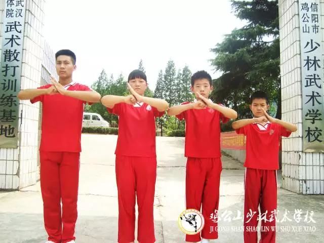 “夏練三伏，冬練三九”河南省信陽市雞公山少林武術(shù)學(xué)校