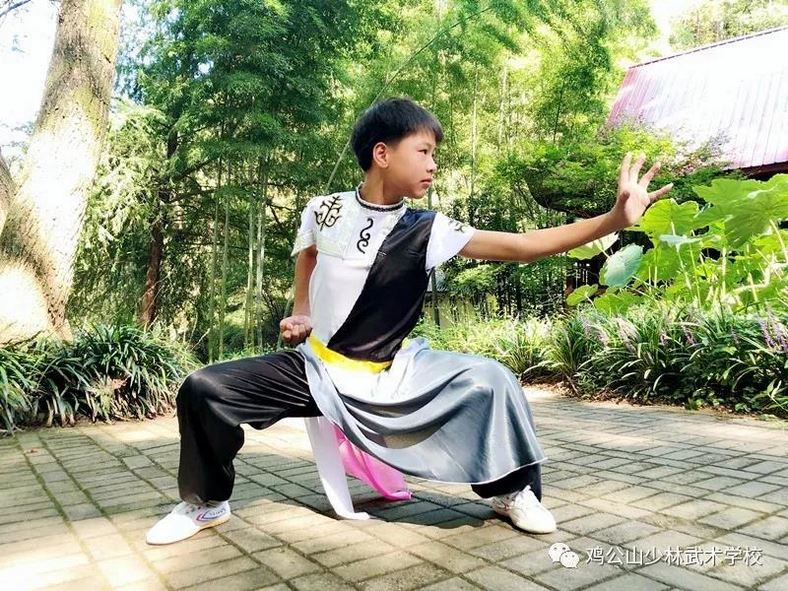 河南省信陽市雞公山少林武術(shù)學(xué)?！倭秩奶攸c(diǎn)