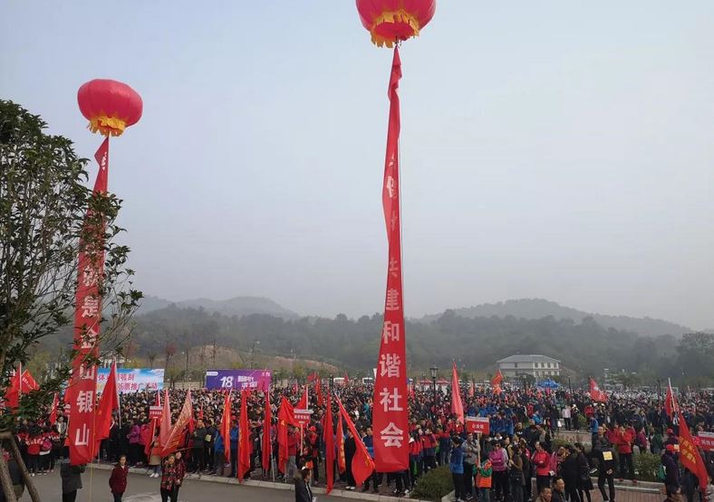 河南信陽雞公山少林武術學校受邀參加2018年全國重陽登高