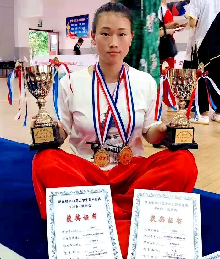 熱烈慶賀我校學(xué)員 庸中華 奪得2019年湖北省大學(xué)生武術(shù)比賽四個項(xiàng)目冠軍