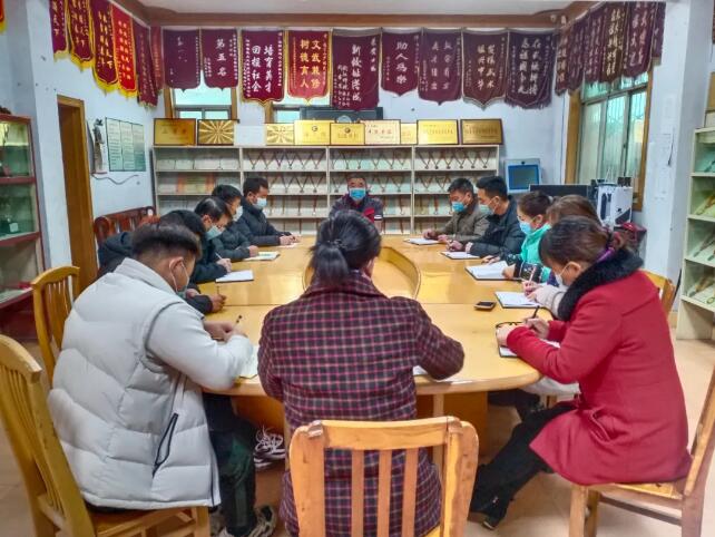 眾人拾柴火焰高 集思廣益群獻(xiàn)力 ——記信陽(yáng)市雞公山少林武術(shù)學(xué)?！敖萄泄餐w”團(tuán)體教研活動(dòng)
