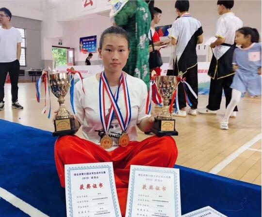 愛(ài)拼才會(huì)贏 ——記雞公山少林武校學(xué)生庸中華