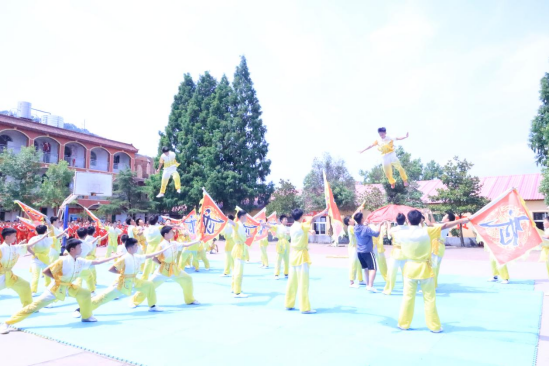 報(bào)曉雄風(fēng)——河南省大別山文化旅游發(fā)展有限責(zé)任公司總經(jīng)理吳克君到我校觀摩指導(dǎo)